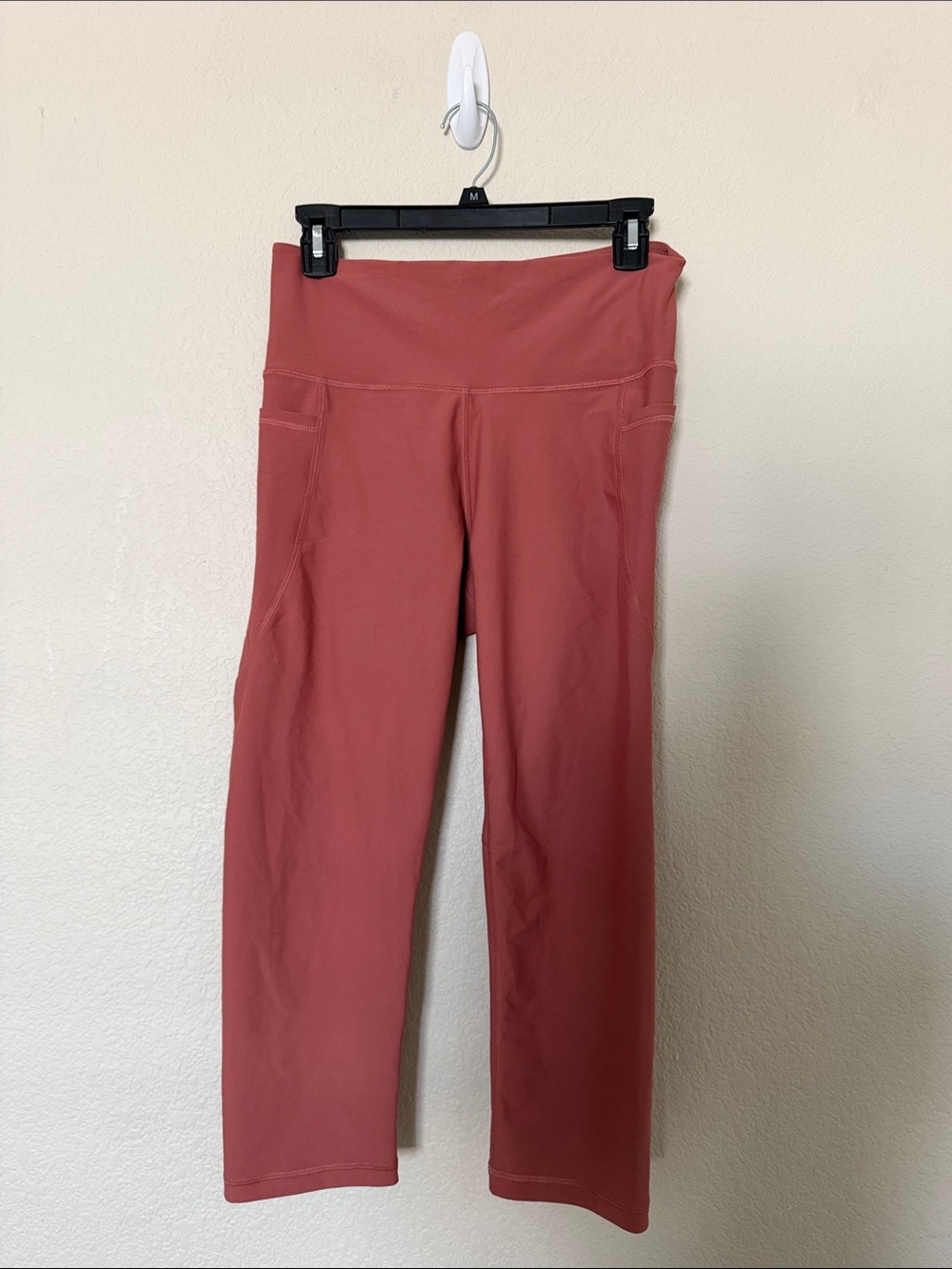 Old Navy High-Waist Cropped Yoga Capris in Dusty Rose